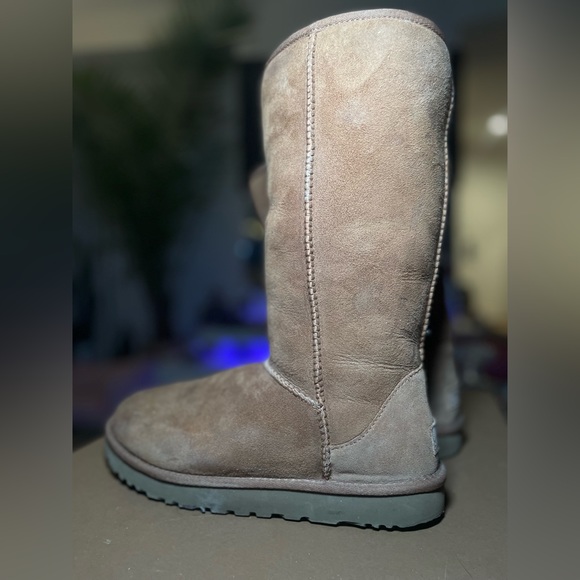 UGG classic tall boots - Picture 3 of 11